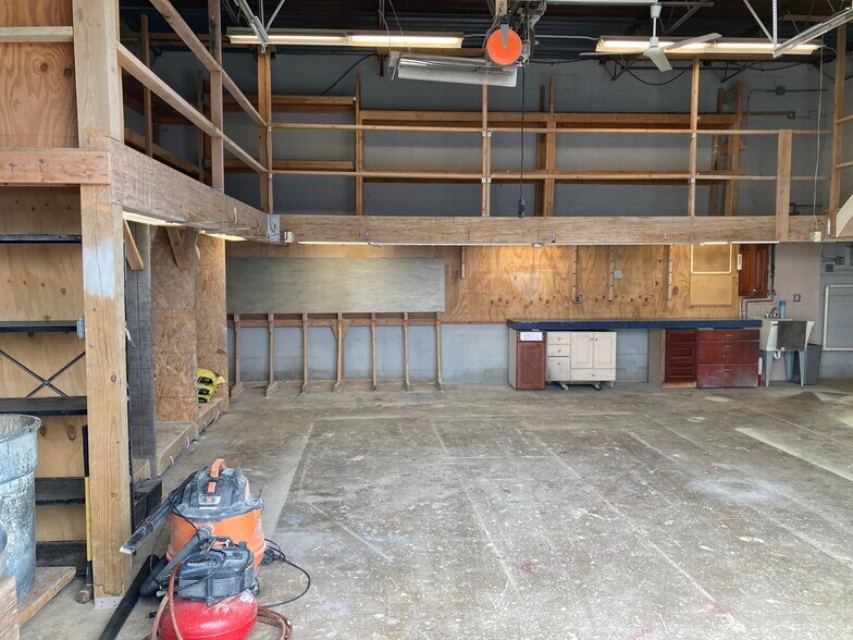 3046 Industrial Blvd, Bethel Park, PA à louer - Photo du bâtiment - Image 2 de 25