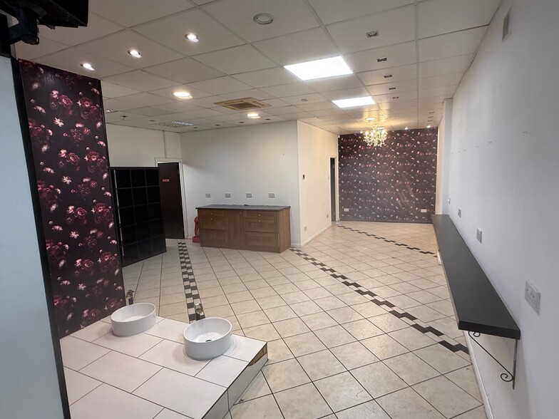 915 London Rd, High Wycombe for lease - Building Photo - Image 2 of 4