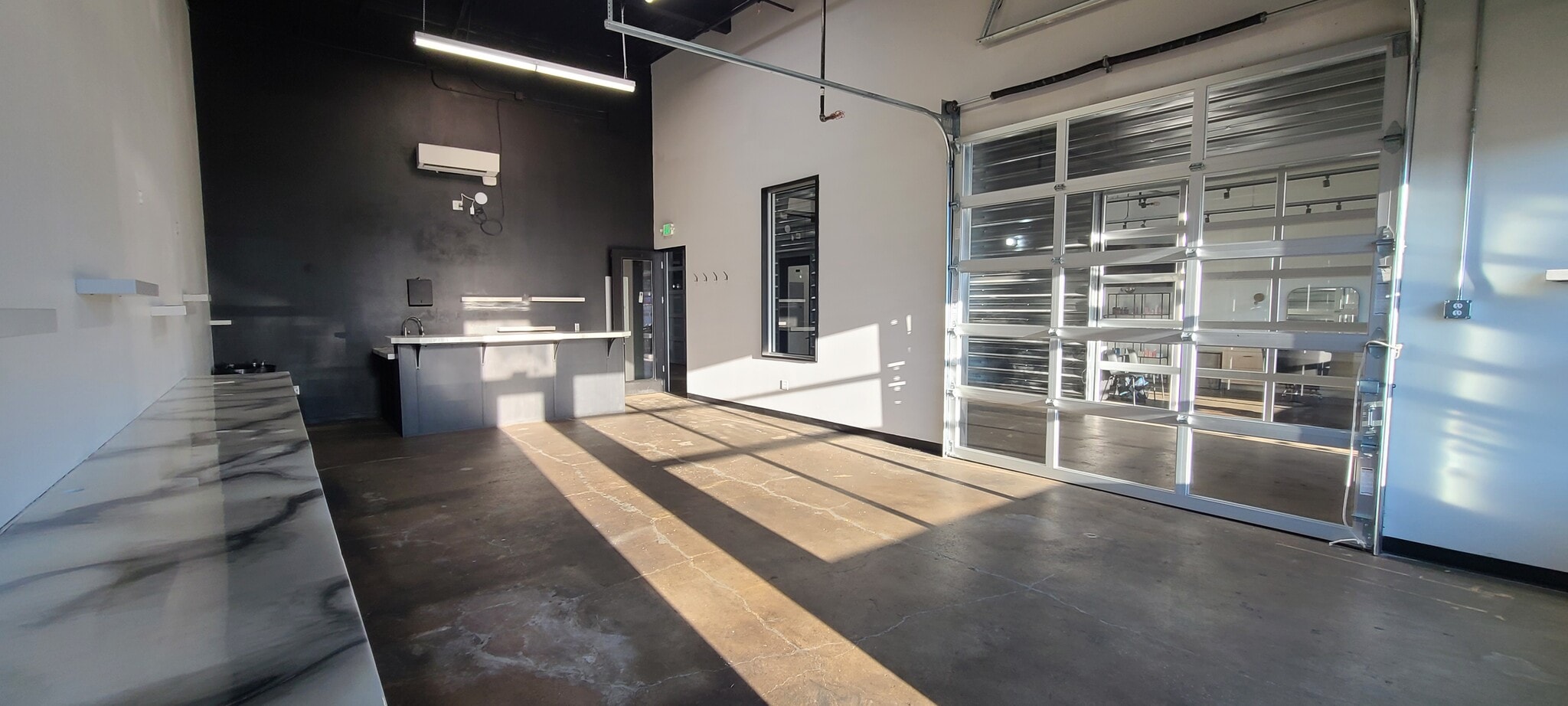 2195 Hyacinth St NE, Salem, OR for lease Interior Photo- Image 1 of 8