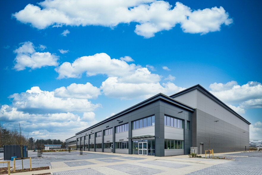 1 Michigan Dr, Milton Keynes for lease - Building Photo - Image 1 of 3