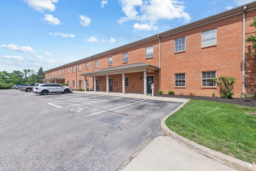 2161-2181 Chamber Center Dr, Fort Mitchell, KY à louer - Photo du bâtiment - Image 2 de 3