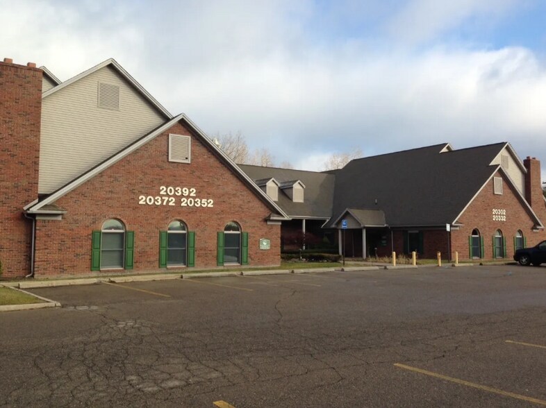 20302-20392 Eureka Rd, Taylor, MI for lease - Primary Photo - Image 1 of 4