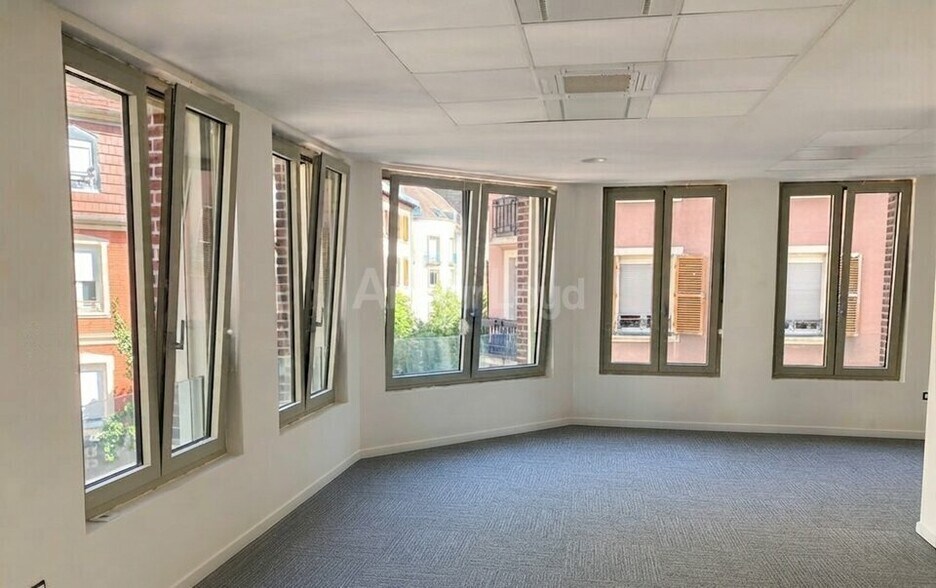 Office in Strasbourg for lease - Interior Photo - Image 2 of 8