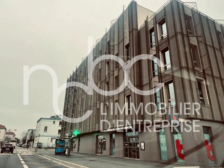 Office in Décines-Charpieu for sale - Building Photo - Image 1 of 11
