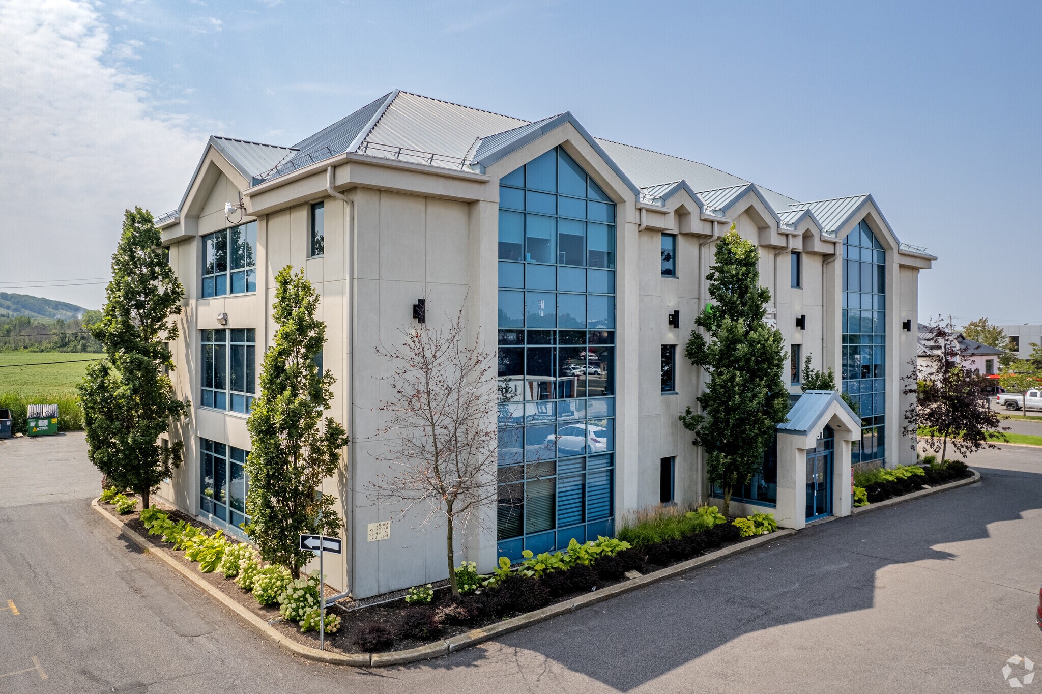 1991 Rue Léonard-De Vinci, Ste-Julie, QC for sale Primary Photo- Image 1 of 5