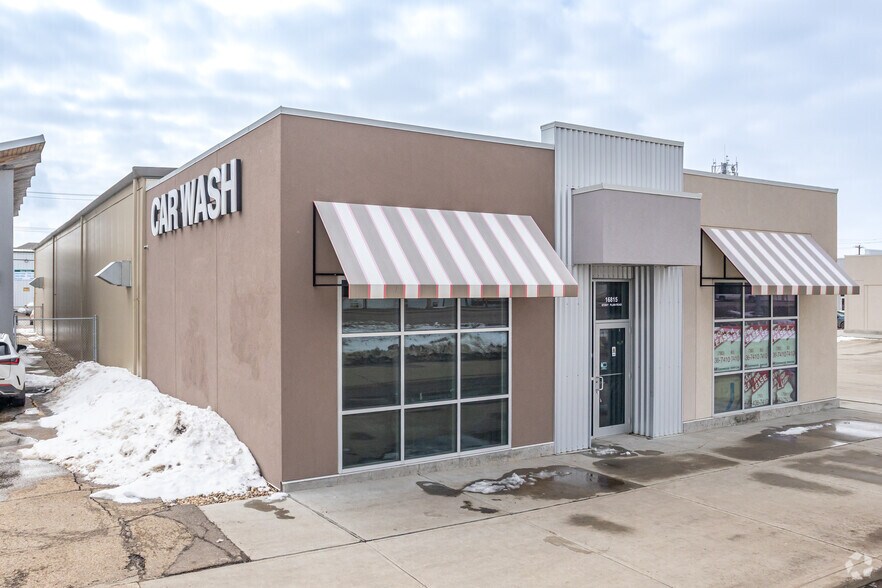 16815 Stony Plain Rd NW, Edmonton, AB à vendre - Photo du bâtiment - Image 3 de 4