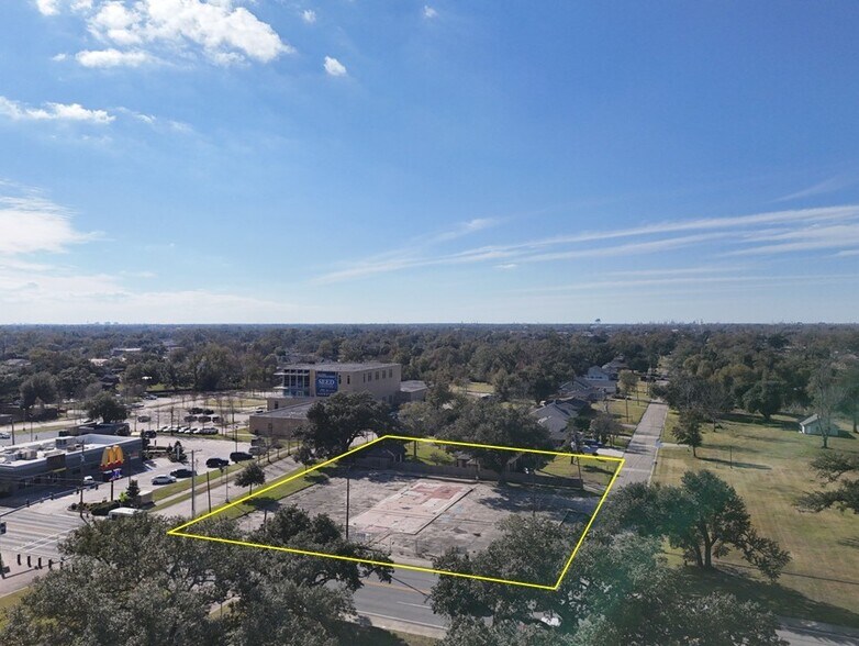 4200 Ryan St, Lake Charles, LA à louer - Photo du bâtiment - Image 3 de 3