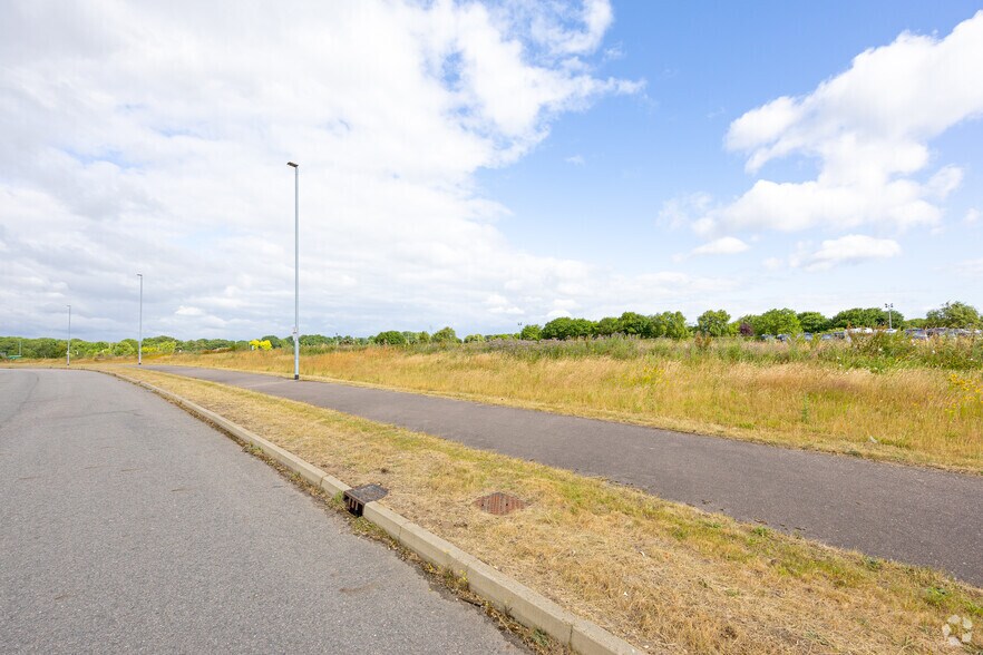 Overfield Park portefeuille de 4 propriétés à vendre sur LoopNet.ca - Photo du bâtiment - Image 3 de 3