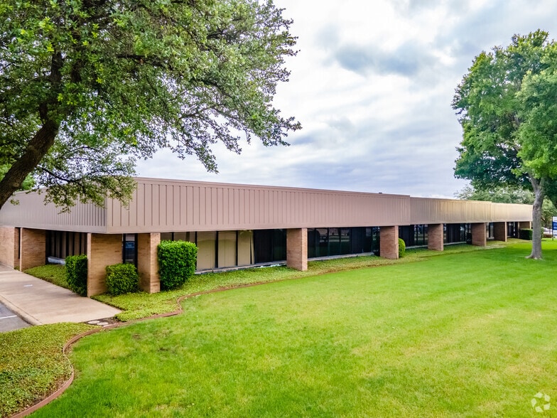 520 Central Pky E, Plano, TX à louer - Photo du bâtiment - Image 1 de 7