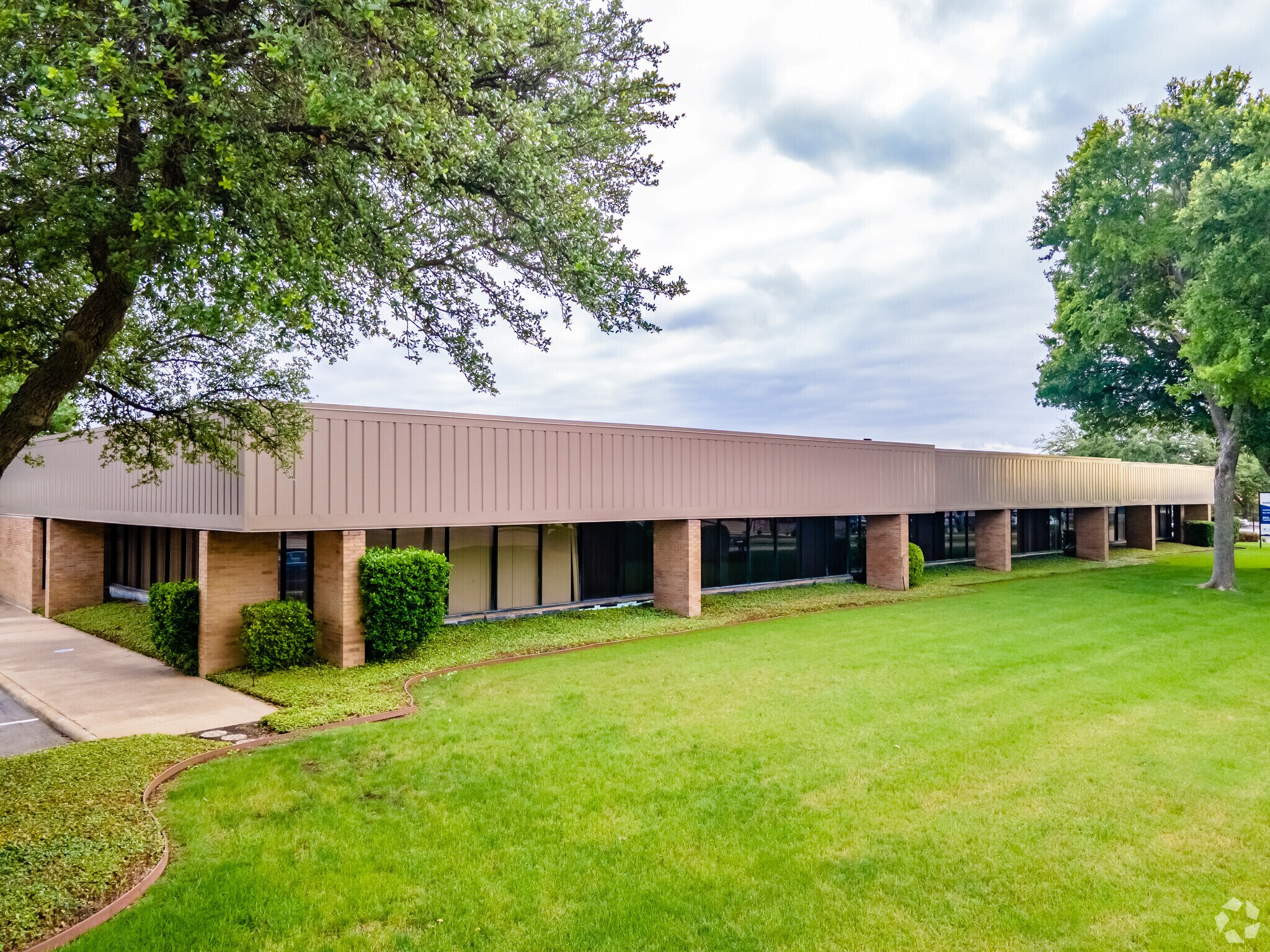 520 Central Pky E, Plano, TX à louer Photo du bâtiment- Image 1 de 8