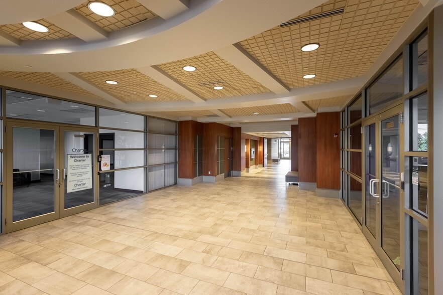 5133 W Terrace Dr, Madison, WI for lease - Building Photo - Image 3 of 5