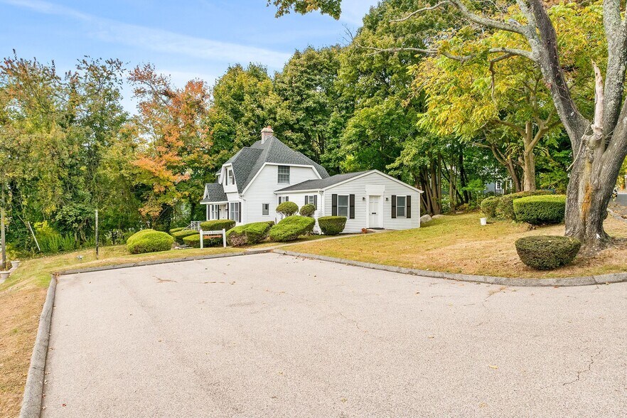 143 Boston Post Rd, Waterford, CT à vendre - Photo du bâtiment - Image 2 de 18