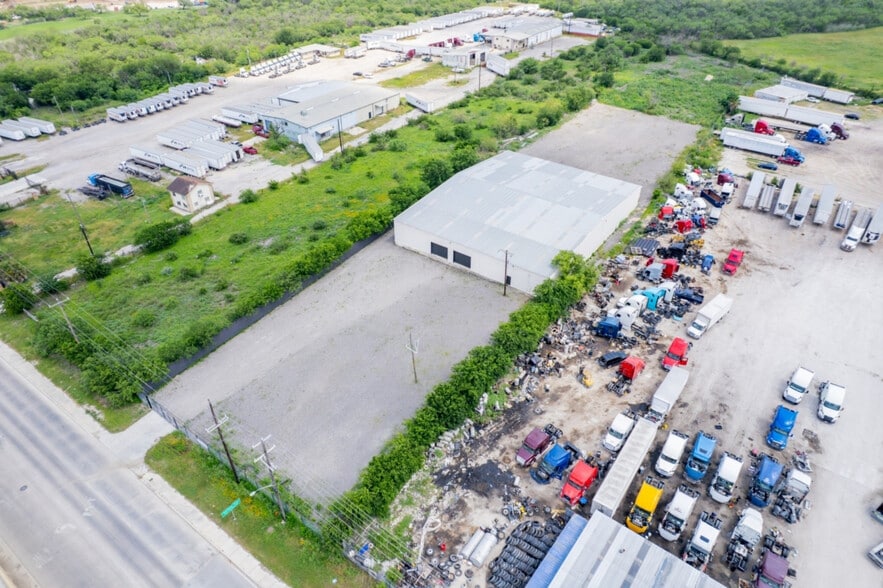 7240 E IH-10, San Antonio, TX for lease - Building Photo - Image 1 of 9