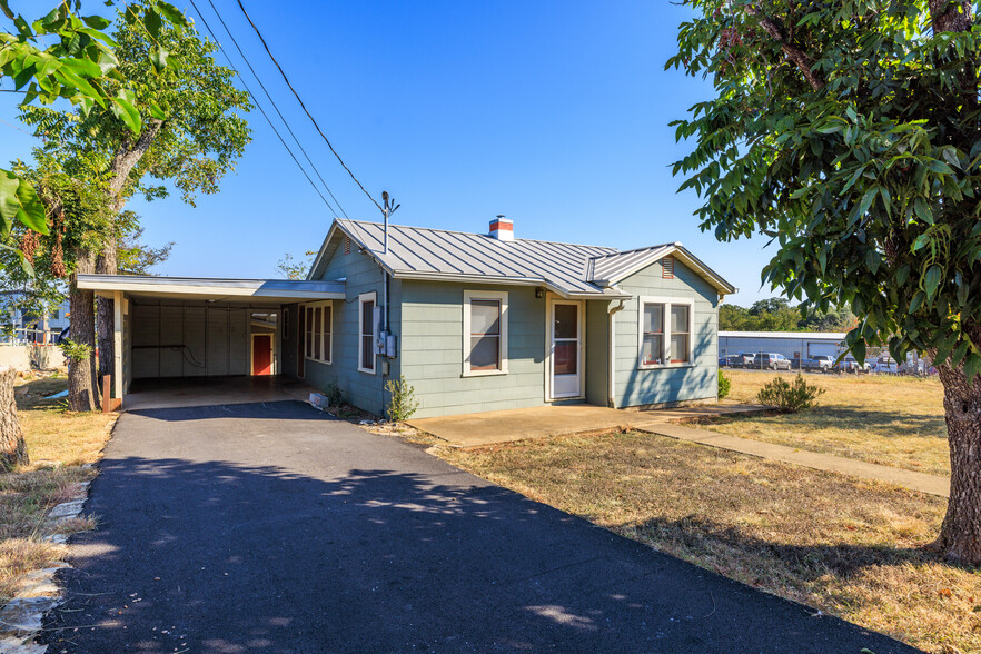 616 W Live Oak St, Fredericksburg, TX for sale - Building Photo - Image 2 of 20