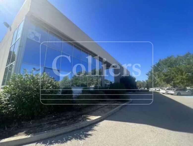 260 Rue René Descartes, Aix-en-Provence à louer - Photo du bâtiment - Image 1 de 7