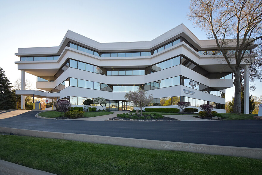 30400 Detroit Rd, Westlake, OH for lease - Building Photo - Image 1 of 2