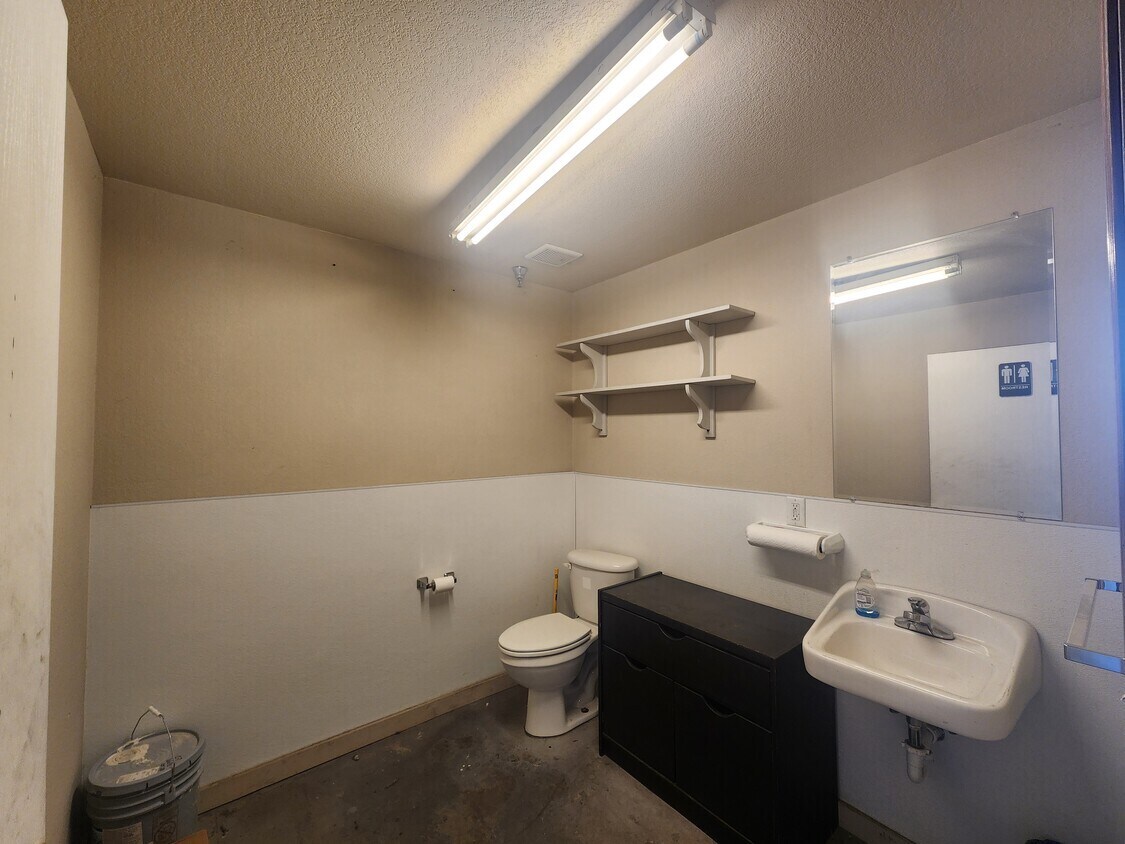 546 8th St SE, Loveland, CO for lease Interior Photo- Image 1 of 1