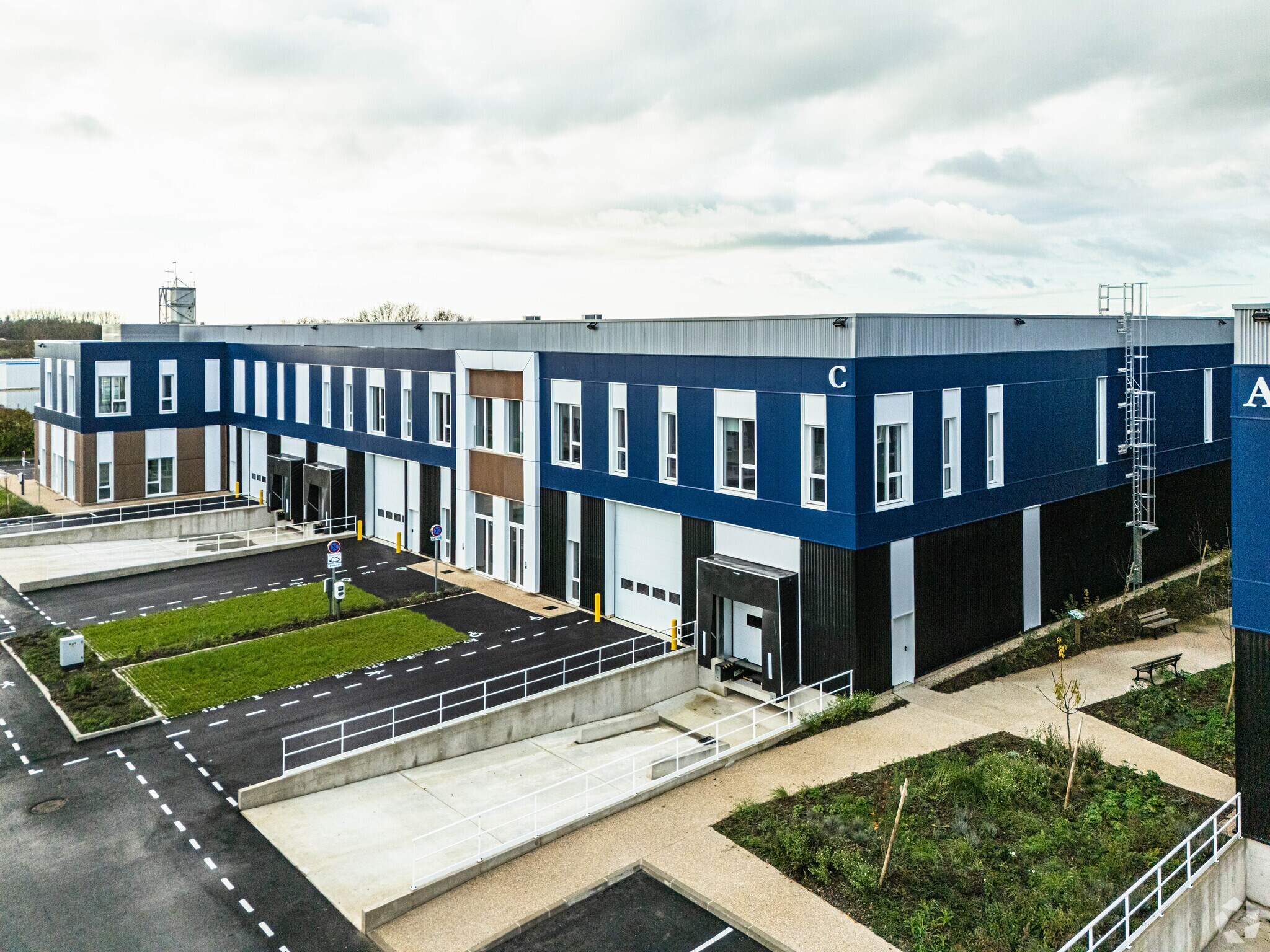 230 Avenue Paul Langevin, Moissy-Cramayel for lease Primary Photo- Image 1 of 4