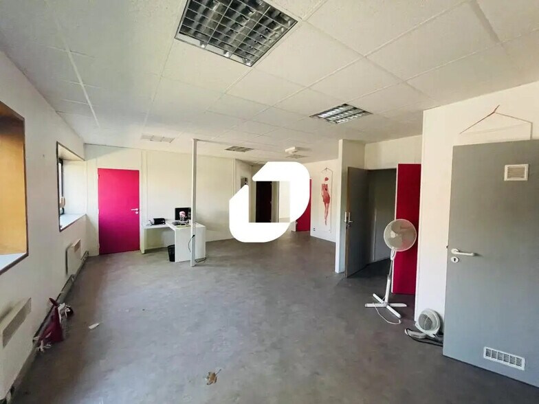 Bureau dans Savigny-le-Temple à louer - Photo intérieure - Image 2 de 9