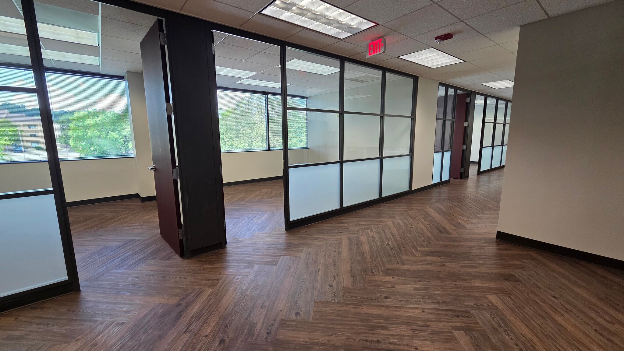 10800 Financial Centre Pkwy, Little Rock, AR for lease Interior Photo- Image 1 of 6