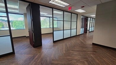 10800 Financial Centre Pkwy, Little Rock, AR for lease Interior Photo- Image 1 of 6