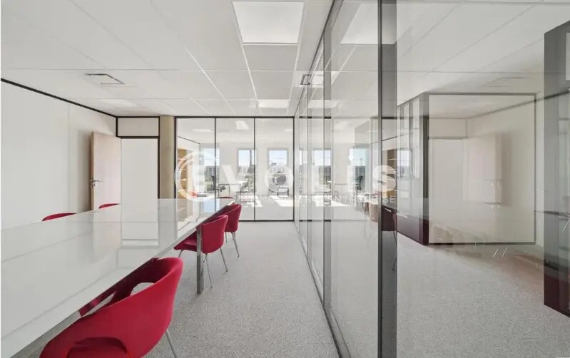 Office in Lyon for lease - Interior Photo - Image 2 of 9