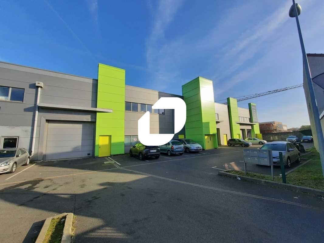 Flex in Morangis for lease Building Photo- Image 1 of 17