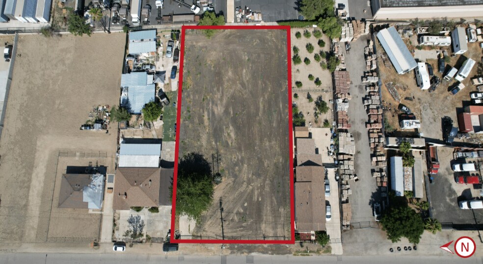 683 S Valley View Ave, San Bernardino, CA à vendre - Photo du bâtiment - Image 3 de 3