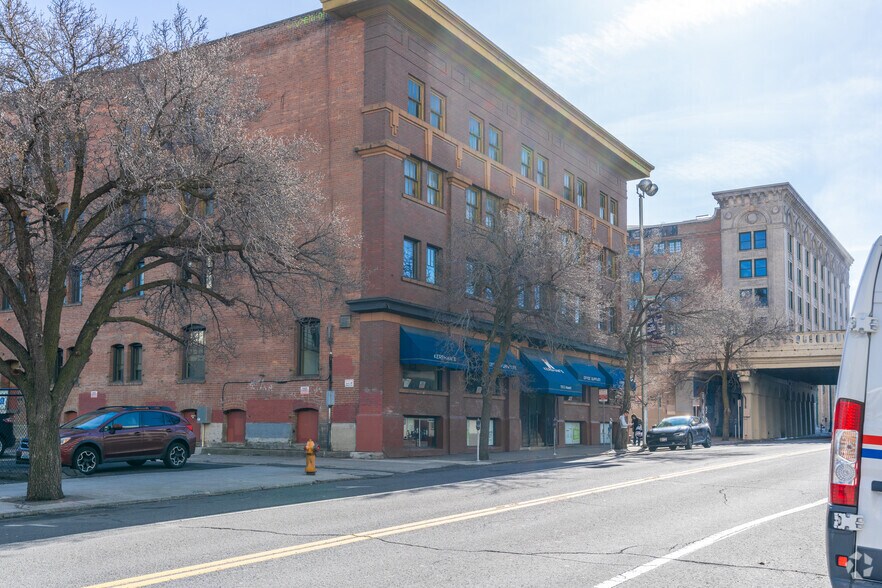 119 S Howard St, Spokane, WA à vendre - Photo du bâtiment - Image 2 de 5