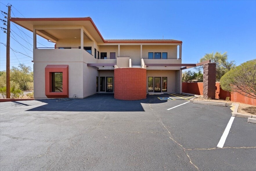 7530 E Nonchalant Ave, Carefree, AZ for sale - Building Photo - Image 2 of 44