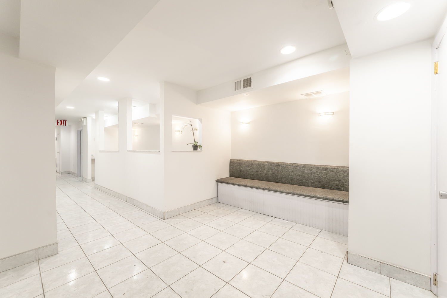 3255 83rd St, East Elmhurst, NY for lease Interior Photo- Image 1 of 13