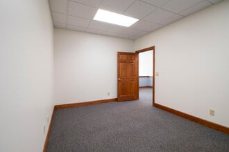 8203 Main St, Williamsville, NY for lease Interior Photo- Image 1 of 6