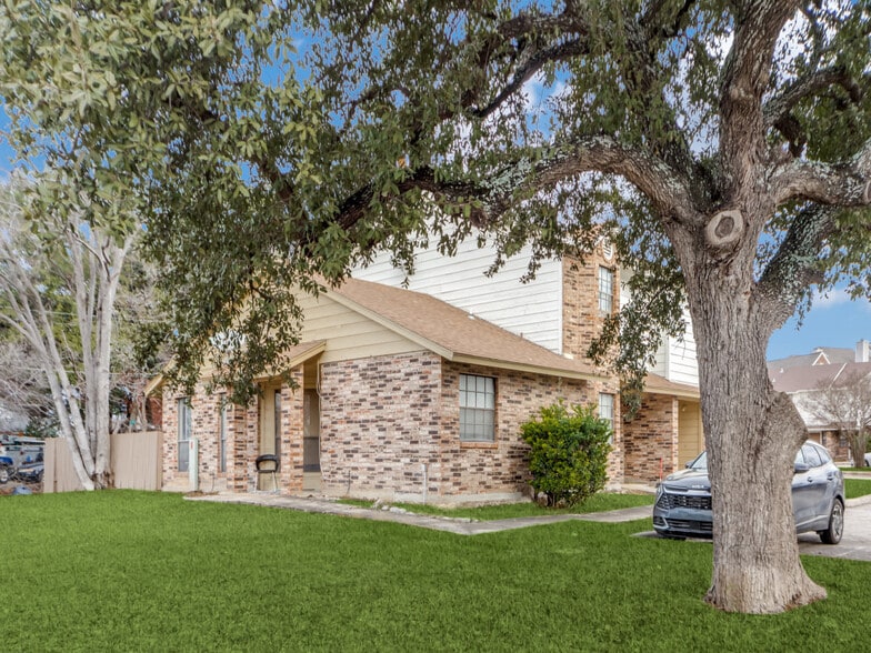 10530 Starcrest Dr, San Antonio, TX for sale - Building Photo - Image 3 of 15