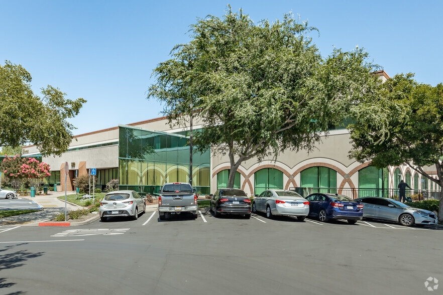 80 Iron Point Cir, Folsom, CA for lease - Building Photo - Image 2 of 12