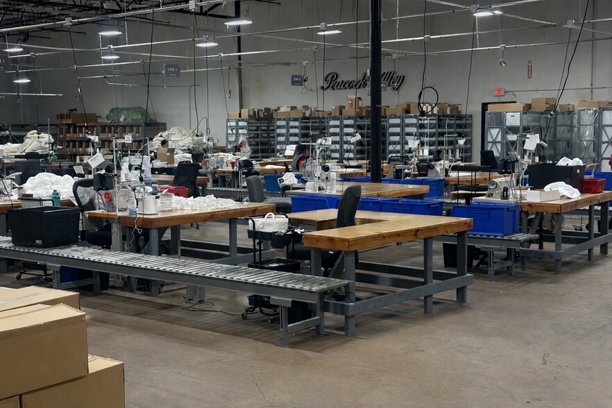 2050 Postal Way, Dallas, TX à louer - Photo du bâtiment - Image 3 de 6