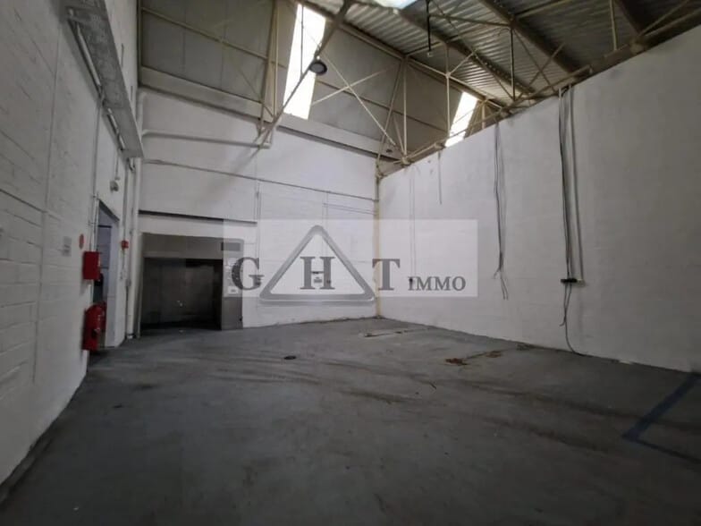 Industrial in Bezons for lease - Interior Photo - Image 2 of 5