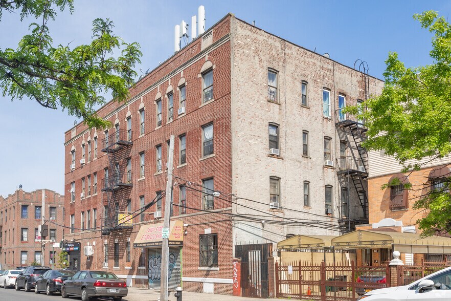 351 Riverdale Ave, Brooklyn, NY à louer - Photo du bâtiment - Image 2 de 8