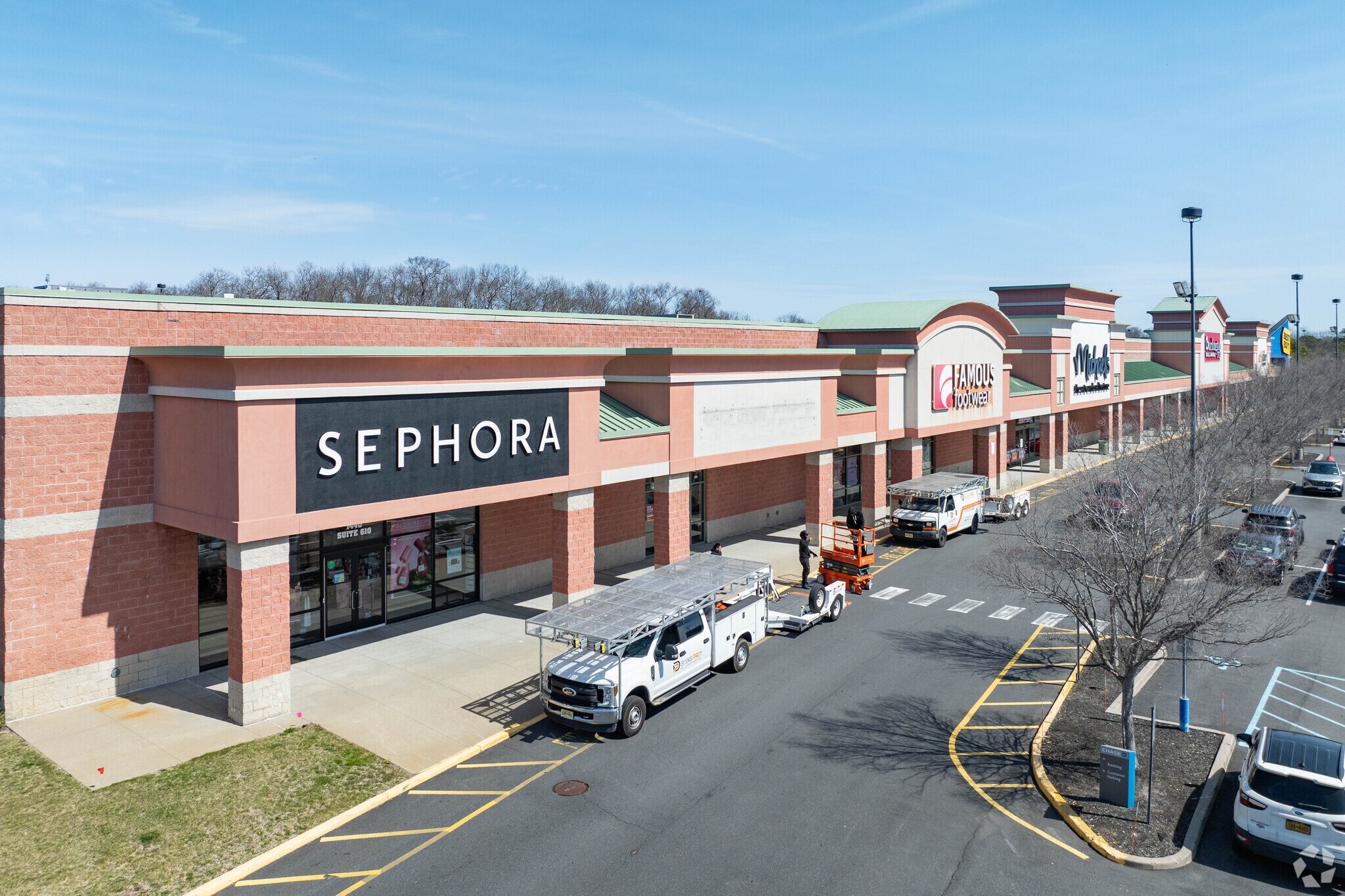 1440 Old Country Rd, Riverhead, NY for lease Primary Photo- Image 1 of 5