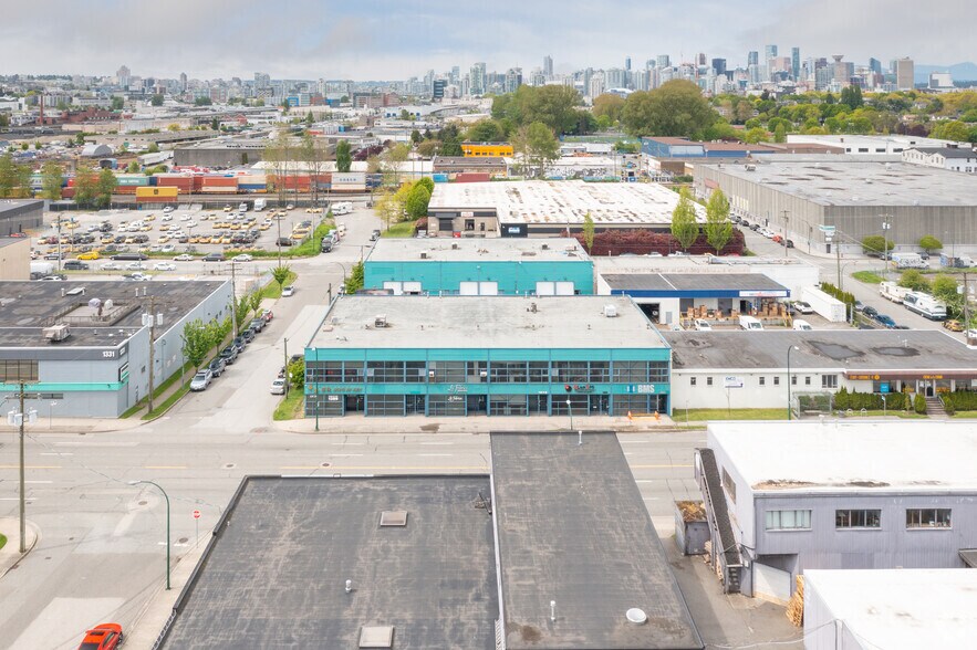 1268 Vernon Dr, Vancouver, BC à vendre - Photo du bâtiment - Image 3 de 6