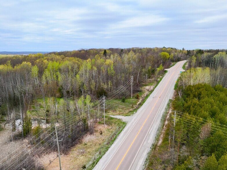 Admiral Resort & Development portefeuille de 3 propriétés à vendre sur LoopNet.ca - Aérien - Image 3 de 13