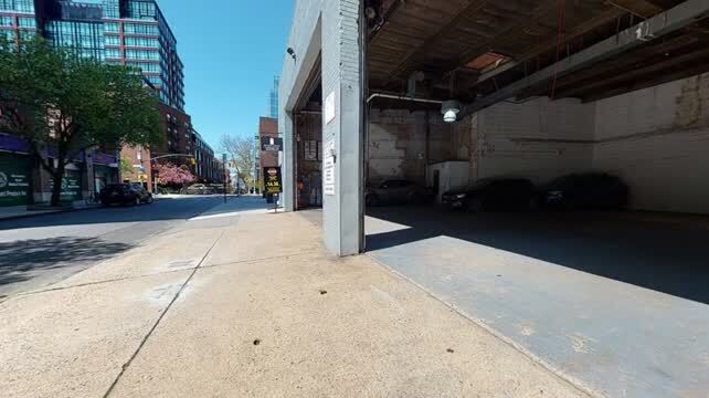 139 Charles St, New York, NY à vendre - Vidéo sur l’inscription commerciale - Image 3 de 12