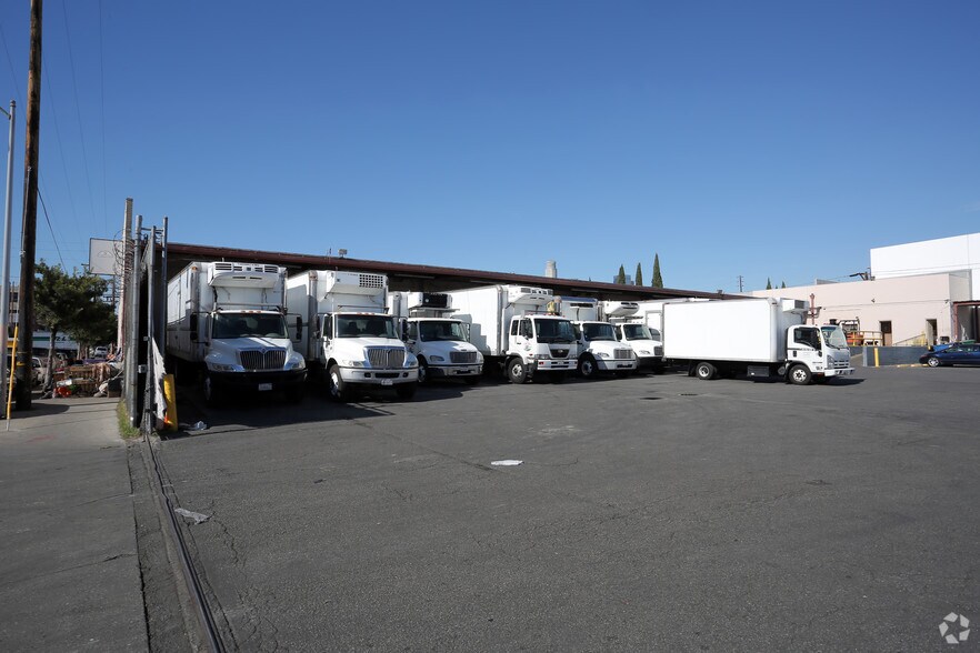 940 Stanford Ave, Los Angeles, CA à louer - Photo du bâtiment - Image 3 de 5