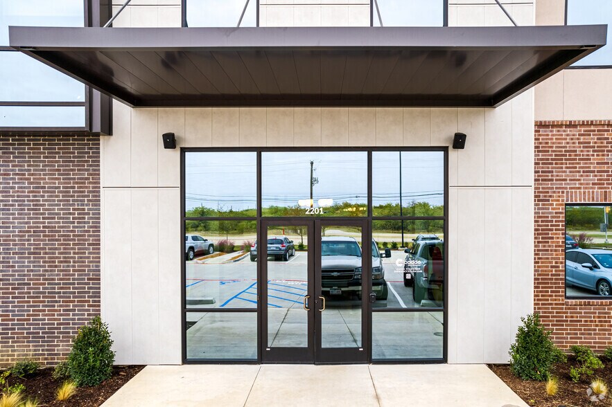 2201 Spinks Rd, Flower Mound, TX à louer - Photo du bâtiment - Image 2 de 20