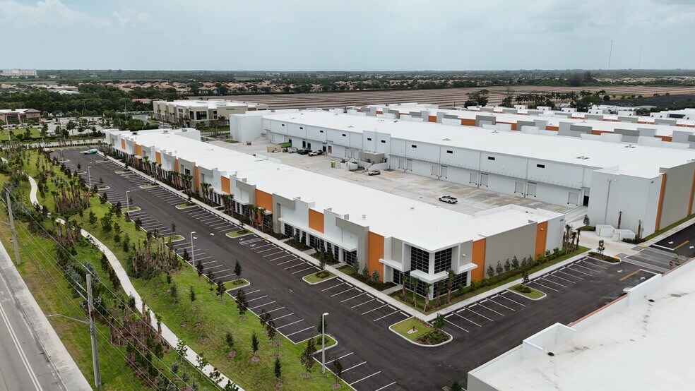 8289 Boynton Beach Blvd, Boynton Beach, FL à louer - Photo du bâtiment - Image 3 de 13