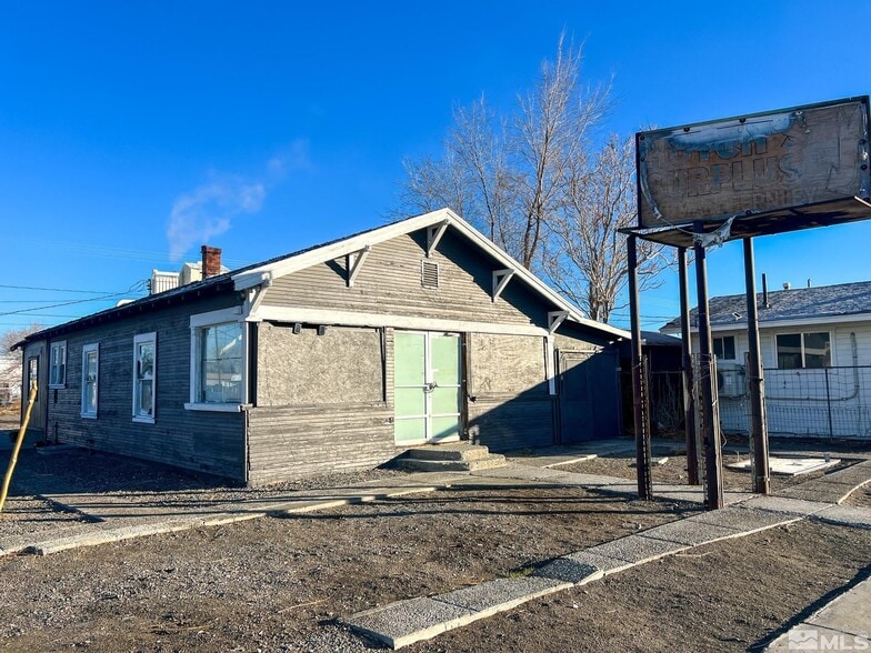 70 E Main St, Fernley, NV à vendre - Photo du bâtiment - Image 2 de 7