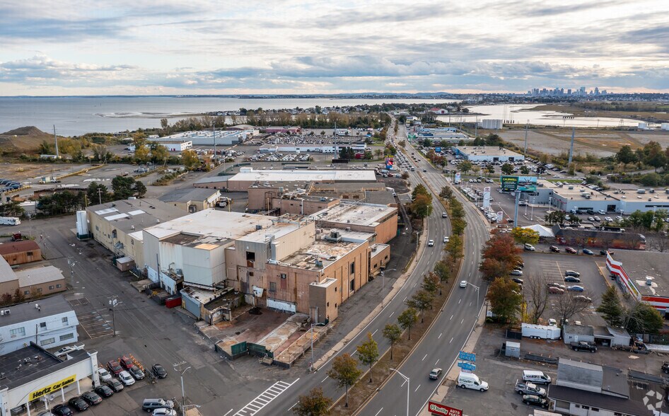 626 Lynnway Rd, Lynn, MA à louer - Photo du bâtiment - Image 1 de 6