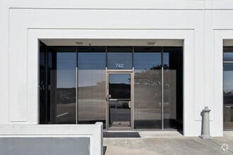 700-728 Whitney St, San Leandro, CA for lease Building Photo- Image 2 of 17