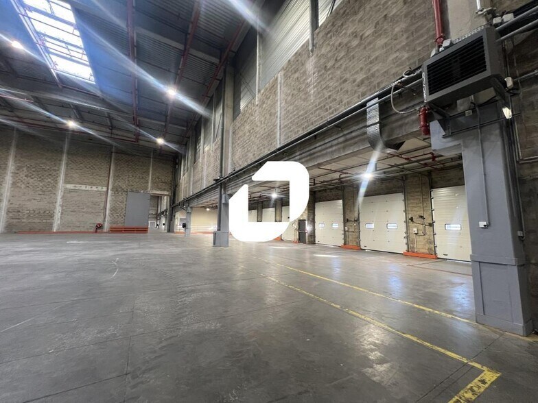 Industrial in Gretz-Armainvilliers for lease - Building Photo - Image 3 of 10