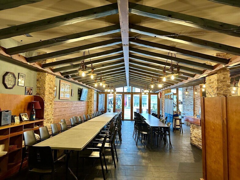 Retail in Foz for lease - Building Photo - Image 3 of 23