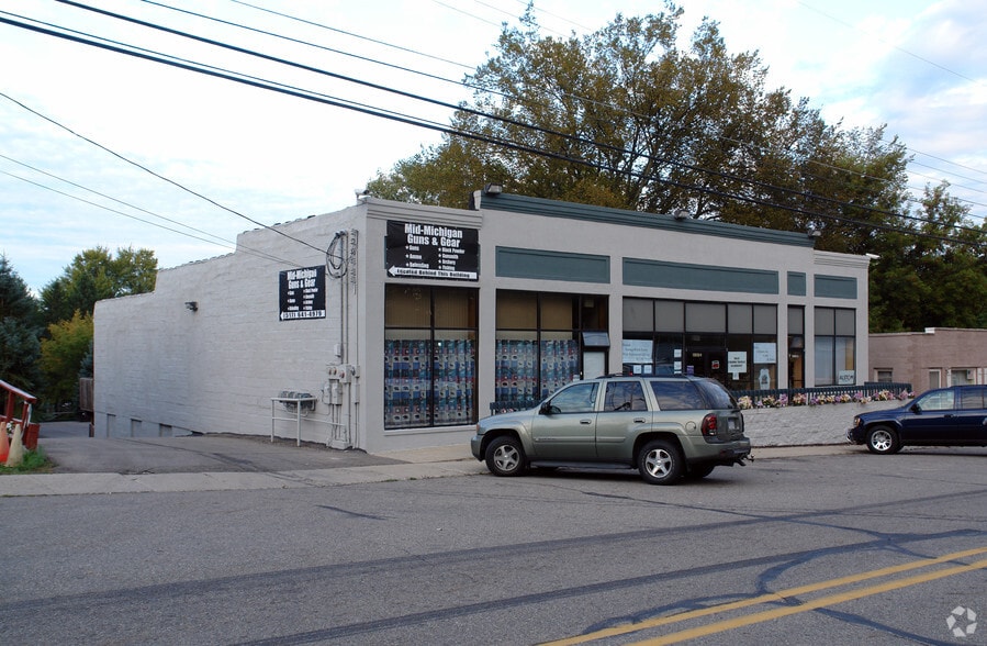 13630 Main St, Bath, MI for lease - Building Photo - Image 2 of 3